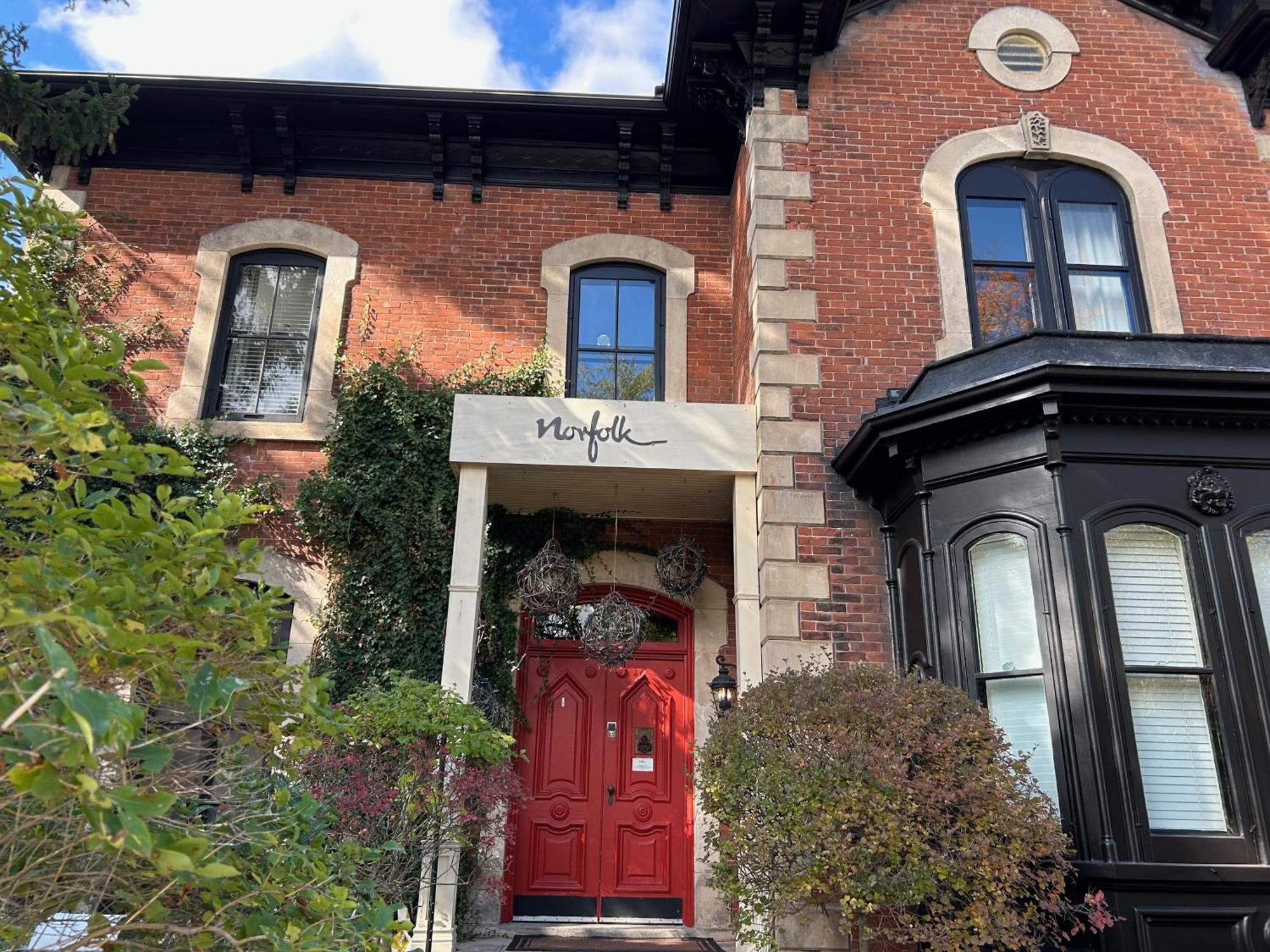 Norfolk Guest House Inn グエルフ エクステリア 写真