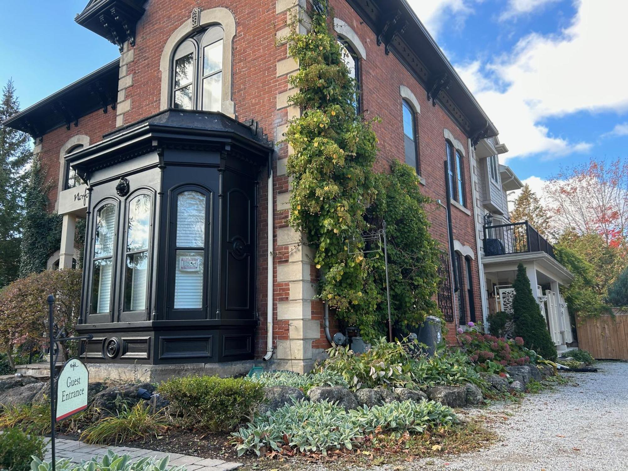 Norfolk Guest House Inn グエルフ エクステリア 写真