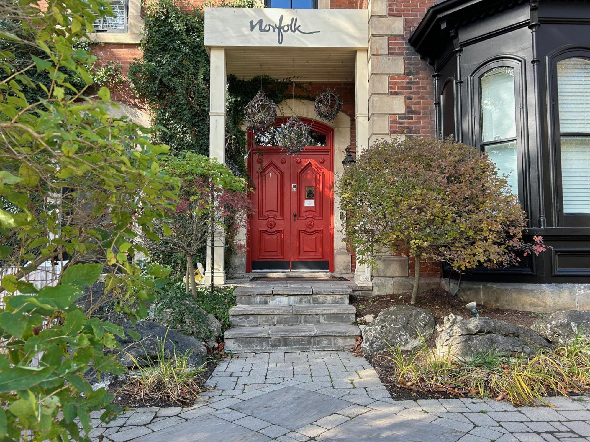 Norfolk Guest House Inn グエルフ エクステリア 写真