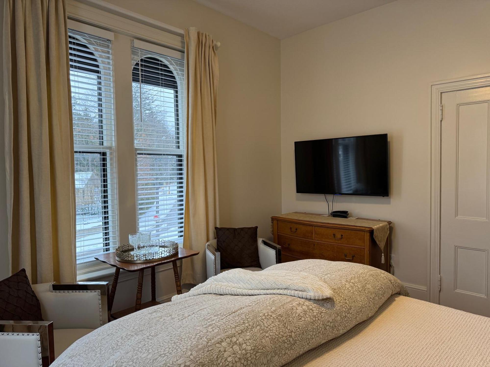 Norfolk Guest House Inn グエルフ エクステリア 写真